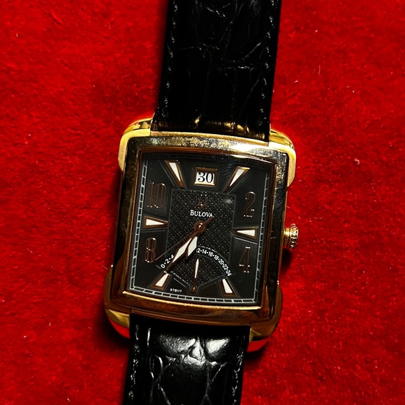Bulova wristwatch - Picture 1 of 2